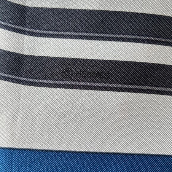 Vintage Hermès Brides de Gala Silk Scarf, Navy 35in x 35in with Original Box - Picture 6 of 7